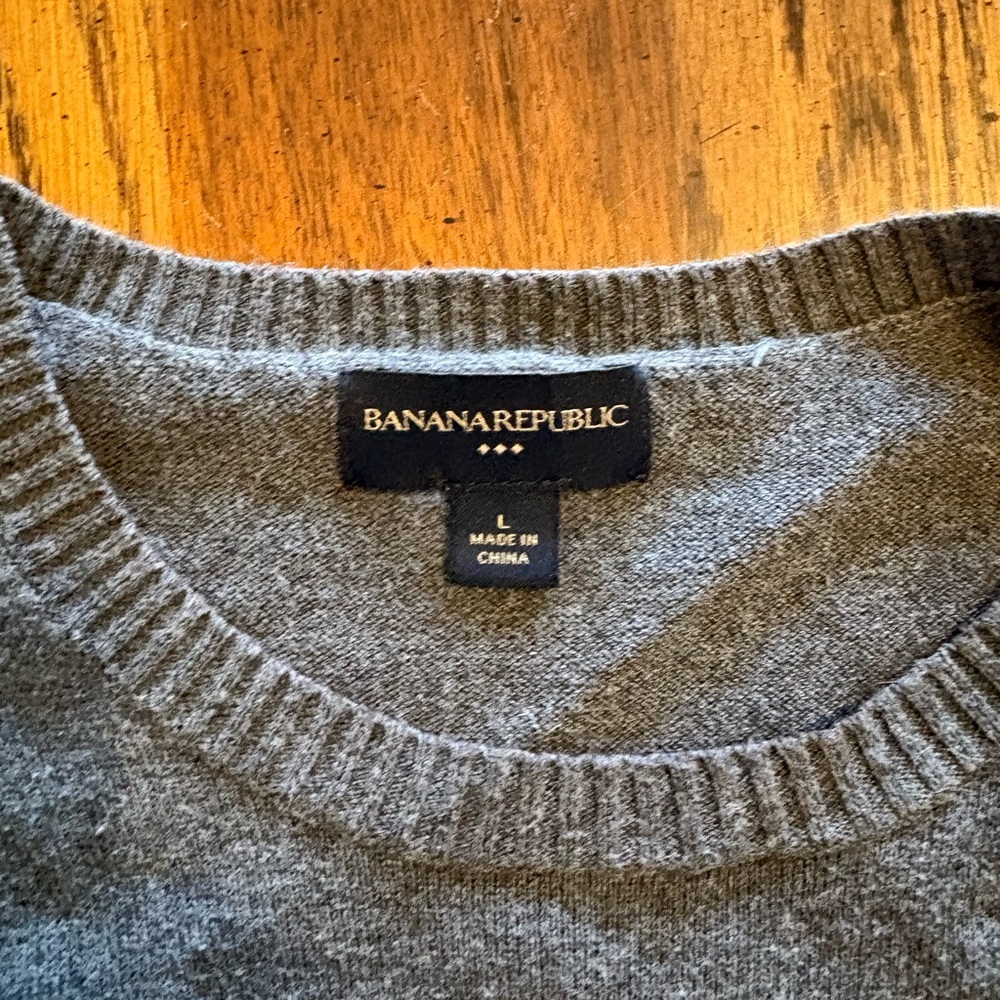 Banana Republic Men’s Gray Crewneck Sweater with Teal Stripe - Picture 2 of 4